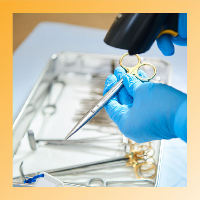 Scanning medical device for data carrier